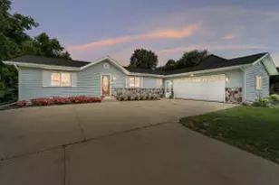 2076 Zuern Dr, Hartford, WI 53027 - Photo 1