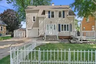 612 W Burnett St, Beaver Dam, WI 53916 - Photo 1