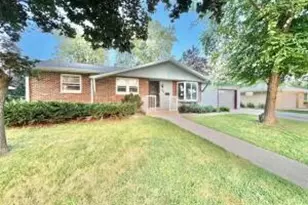 348 Donald Dr, Burlington, WI 53105 - Photo 1