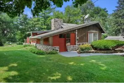 W232N6285  Waukesha Ave, Sussex, WI 53089 - Photo 1