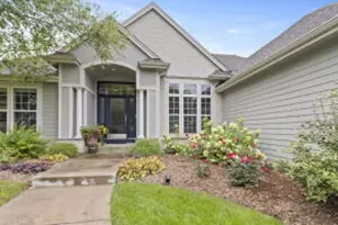 5265 W Princeton Pine Ct, Franklin, WI 53132 - Photo 1