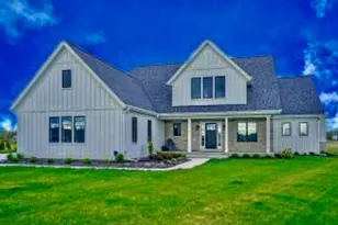 35177 Walleye Ct, Summit, WI 53066 - Photo 1