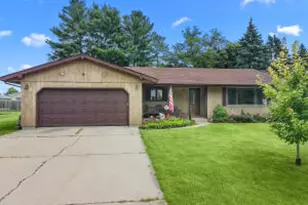 629 W Estate Ct, Elkhorn, WI 53121 - Photo 1