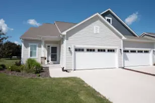 817 Bridlewood Dr, Hartford, WI 53027 - Photo 1