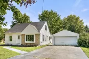 550 N Riverside Dr, Saukville, WI 53080 - Photo 1