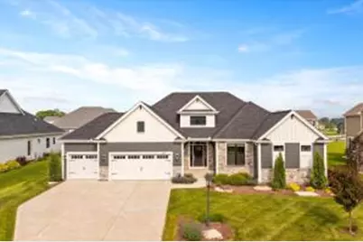 10190 S Woodside Ct, Franklin, WI 53132 - Photo 1