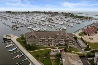 4  Gaslight Dr, Racine, WI 53403 - Photo 1