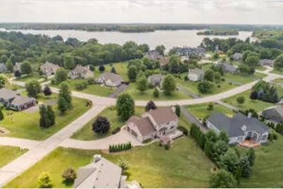 N66W34306  Primrose Cir, Oconomowoc, WI 53066 - Photo 1