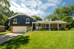 425 Alta Loma Dr, Thiensville, WI 53092 - Photo 1