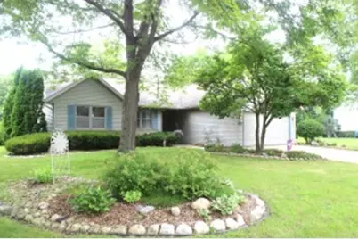 702  Oakwood Ln, Watertown, WI 53094 - Photo 1