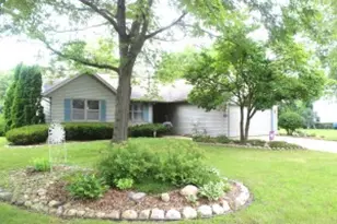 702 Oakwood Ln, Watertown, WI 53094 - Photo 1