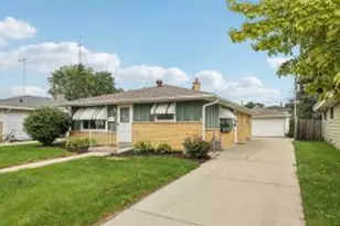 1723 W Lawn Ave, Racine, WI 53405 - Photo 1