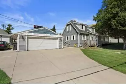 10006 W Bungalow Pkwy, West Allis, WI 53214 - Photo 1