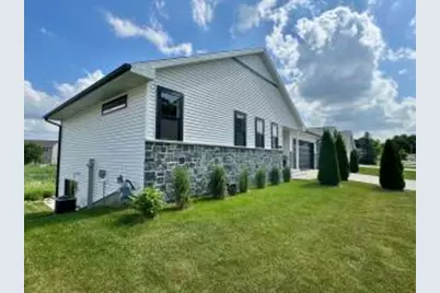 727  Drumlin Dr, Kewaskum, WI 53040 - Photo 1