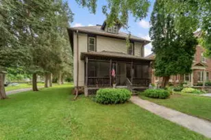 210 Oakland Ave, Mukwonago, WI 53149 - Photo 1