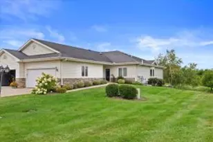 407 Creekside Pl, Delavan, WI 53115 - Photo 1