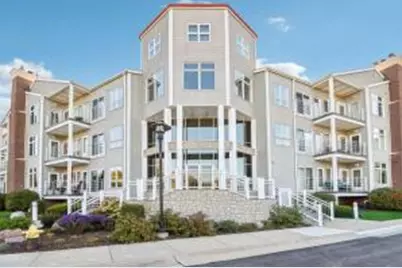 35  Harborview Dr, Racine, WI 53403 - Photo 1