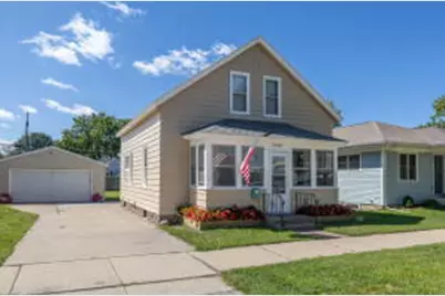 2418  14th St, La Crosse, WI 54601 - Photo 1