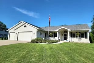 1004 Stonebridge Dr, Howards Grove, WI 53083 - Photo 1