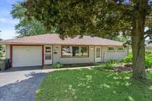 627 Pine St, Mukwonago, WI 53149 - Photo 1