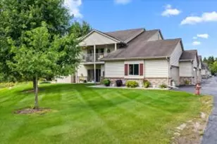 927 Roseland Dr, Kewaskum, WI 53040 - Photo 1