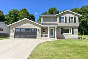 W207N17193 Parkview Dr, Jackson, WI 53037 - Photo 1
