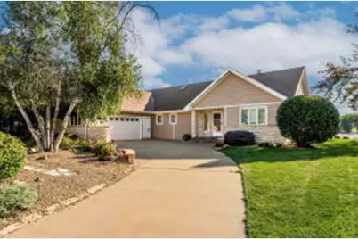 1352  Nakomis Ave, La Crosse, WI 54603 - Photo 1