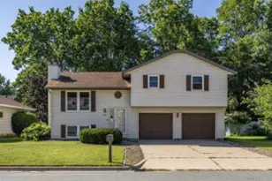 956 Westview Cir Dr, Onalaska, WI 54650 - Photo 1