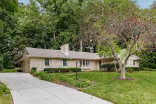 1660 Lindhurst Ct, Elm Grove, WI 53122 - Photo 1