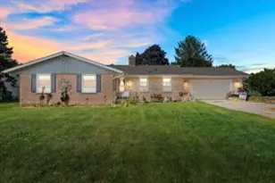 645 E Petunia Ln, Beloit, WI 53511 - Photo 1