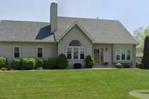 1543 Raintree Ln, Racine, WI 53406 - Photo 1