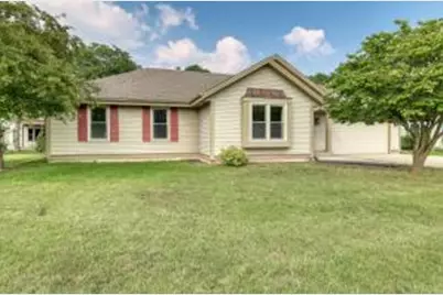 W226N2656  Aspenwood Ln, Pewaukee, WI 53186 - Photo 1