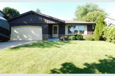 513  Partridge Ct, Pewaukee, WI 53072 - Photo 1