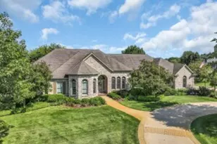 386 Steeple Pointe Cir, Delafield, WI 53018 - Photo 1