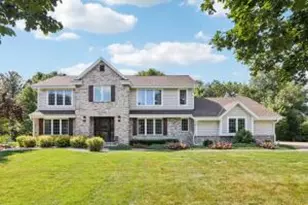 W249S6145 Deerfield Cir, Waukesha, WI 53189 - Photo 1