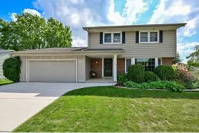 345 E Parkway Estates Dr, Oak Creek, WI 53154 - Photo 1