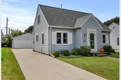 2117  Fairmont St, Manitowoc, WI 54220 - Photo 1