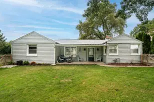 433 Riverview Dr, Grafton, WI 53024 - Photo 1