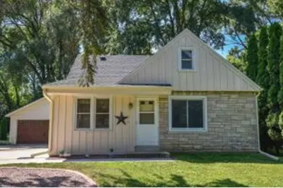 11007 W Wells St, Wauwatosa, WI 53226 - Photo 1