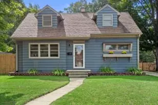 301 E Lincoln Ave, Hartford, WI 53027 - Photo 1