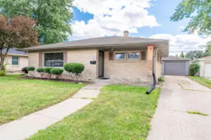 901 Saxony Dr, Racine, WI 53402 - Photo 1