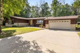 1204 Fleetwood Dr, Manitowoc, WI 54220 - Photo 1