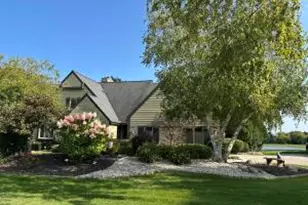 2627 W Lake Isle Dr, Mequon, WI 53092 - Photo 1