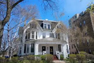 1502 E Royall Pl, Milwaukee, WI 53202 - Photo 1