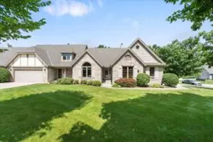 640 Mac Henry Cir, Brookfield, WI 53045 - Photo 1