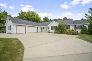 407 Morrissey Dr, North Prairie, WI 53153 - Photo 1