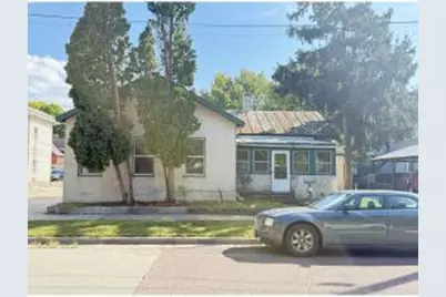 912  Cameron Ave, La Crosse, WI 54601 - Photo 1