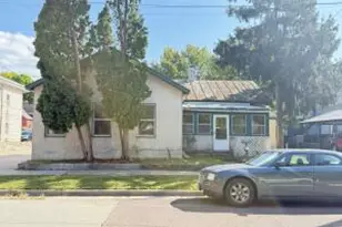 912 Cameron Ave, La Crosse, WI 54601 - Photo 1