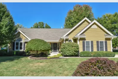 W263N2345  Deer Haven Dr, Pewaukee, WI 53072 - Photo 1