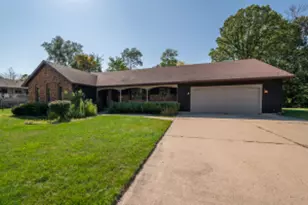 1236 Meadowview Dr, Menasha, WI 54952 - Photo 1